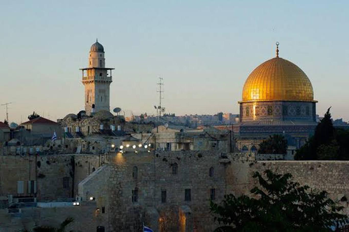 Siyonist işgalciler Kudüs’te bir camiyi ateşe verdi